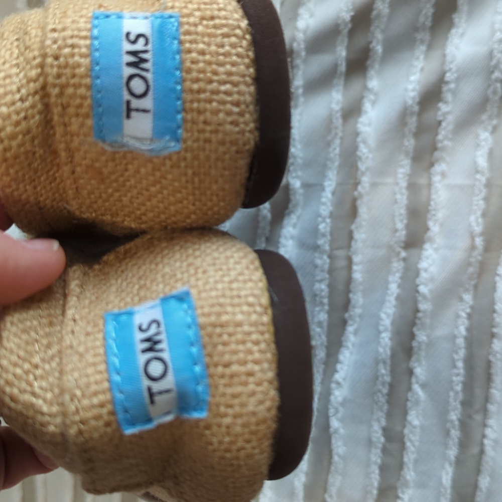 TOMS NWOT Size 6 Tan Classic Natural Burlap Canvas Slip-On Flat Shoes - Picture 4 of 8
